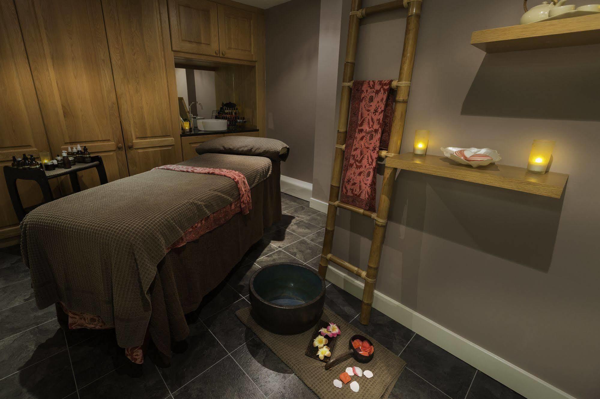 The Oxfordshire Golf & Spa Hotel Thame Exteriör bild